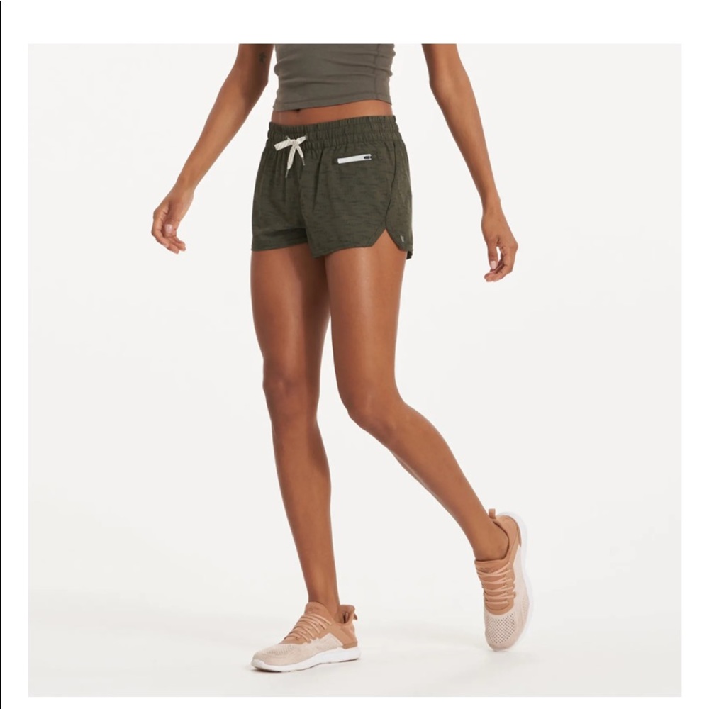 NWOT vuori clementine shorts